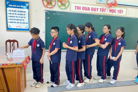 Học sinh Thủ đô hướng về miền Trung, Tây Nguyên ruột thịt