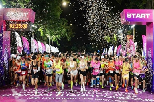 Gần 10.000 VĐV dự Giải chạy đêm Hà Nội - VnExpress Marathon Hanoi Midnight 2025