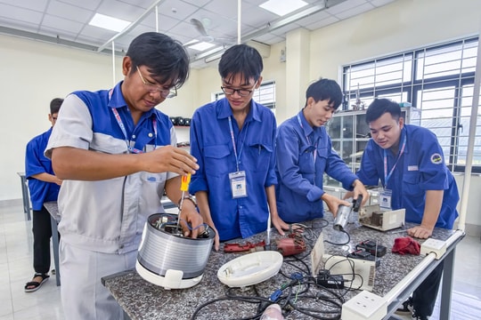 Gia Lai: Ấm tình người sau cơn lũ dữ