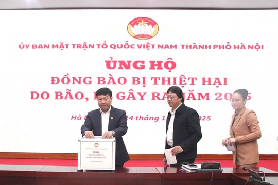 Cơ quan Ủy ban MTTQ TP Hà Nội ủng hộ đồng bào vùng lũ