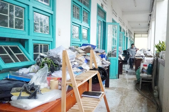 Cấp phát miễn phí toàn bộ sách giáo khoa cho học sinh vùng lũ
