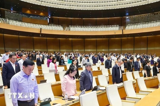 Quốc hội tưởng niệm đồng bào tử vong do thiên tai, bão lũ