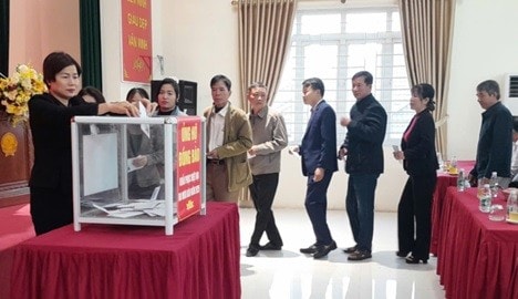 Xã Liên Minh ủng hộ đồng bào miền Trung, Tây Nguyên bị thiệt hại do mưa lũ