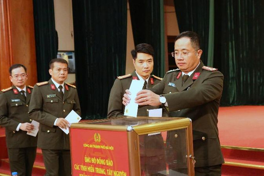 Công an Hà Nội phát động ủng hộ đồng bào miền Trung và Tây Nguyên bị thiệt hại do mưa lũ
