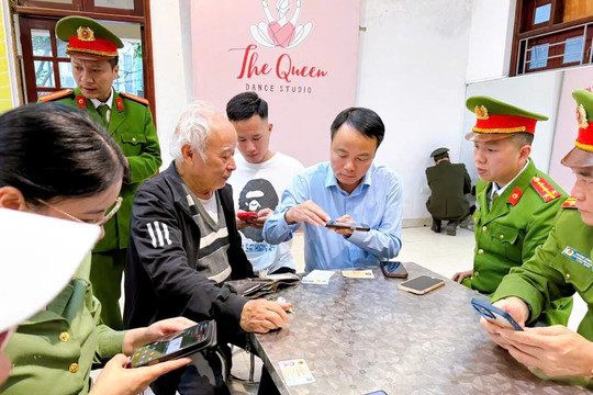 Phường Thanh Liệt: ra quân hỗ trợ Nhân dân “làm sạch” dữ liệu đăng ký xe