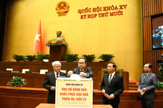 Quốc hội quyên góp ủng hộ đồng bào khắc phục thiên tai, bão lũ