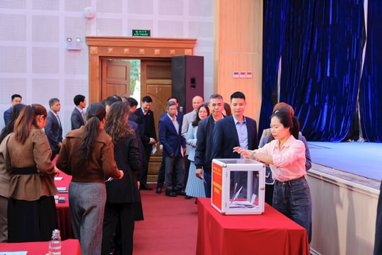 Đảng bộ Các trường đại học, cao đẳng Hà Nội ủng hộ đồng bào khắc phục hậu quả thiên tai