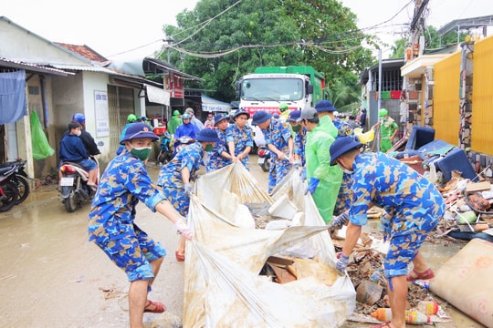 Những người lính Hải quân ghi dấu son trong lòng dân vùng lũ