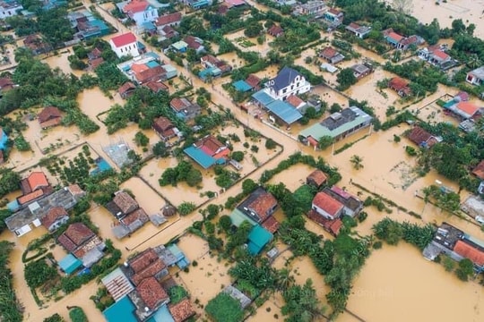 Khẩn trương giải quyết chính sách, chi trả bảo hiểm cho người dân, doanh nghiệp chịu ảnh hưởng bởi lũ lụt
