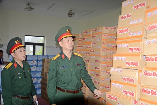 Quảng Ngãi tăng cường chi viện hỗ trợ người dân vùng lũ