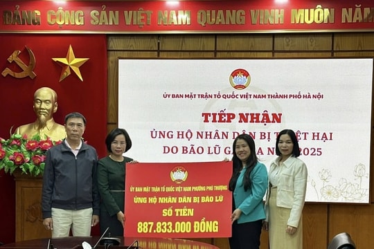 Phường Phú Thượng ủng hộ hơn 887 triệu đồng tới đồng bào miền Trung