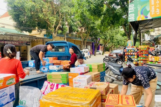 Người dân Nghệ An hướng về vùng lũ