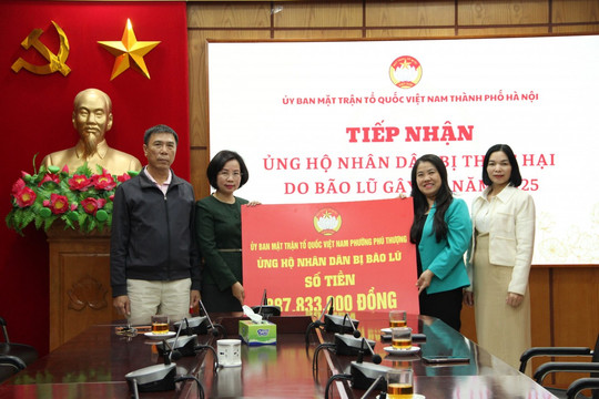 Phú Thượng ủng hộ đồng bào miền Trung, Tây Nguyên bị thiệt hại do mưa, lũ hơn 887 triệu đồng