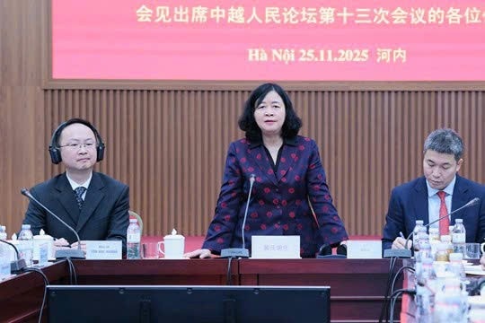 Đồng chí Bùi Thị Minh Hoài tiếp Đoàn đại biểu tham dự Diễn đàn nhân dân Việt - Trung lần thứ 13