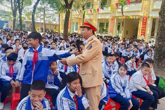 Chương Mỹ tuyên truyền pháp luật về toàn giao thông và phòng chống ma tuý, bạo lực học đường 