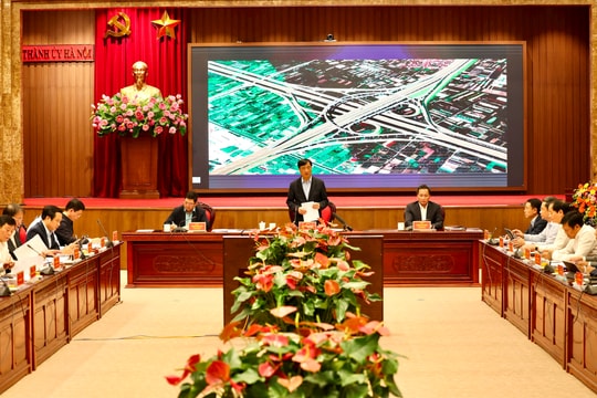 Bí thư Thành ủy Nguyễn Duy Ngọc: Chậm nhất ngày 31-12 phải hoàn thành việc giải phóng mặt bằng Dự án đường Vành đai 4 - Vùng Thủ đô