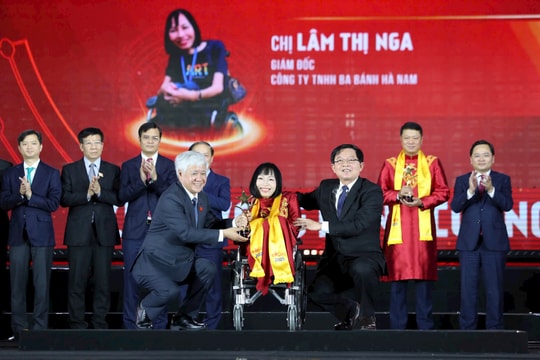 Trao Giải thưởng Sao Đỏ 2025 cho 11 doanh nhân trẻ xuất sắc