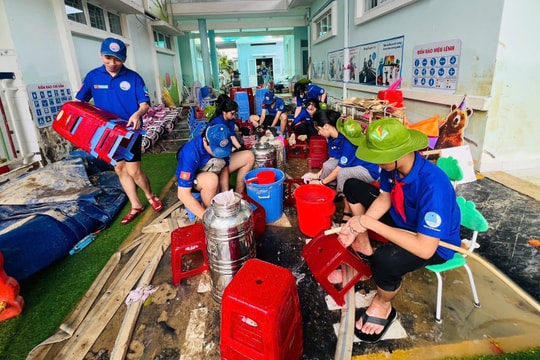 Sức trẻ thành phố mang tên Bác ở vùng lũ Đắk Lắk, Khánh Hòa
