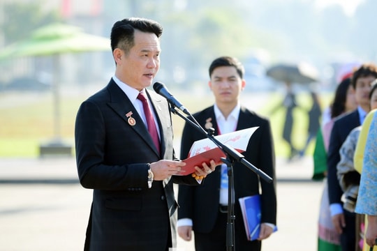 Doanh nhân trẻ Việt Nam báo công dâng Bác