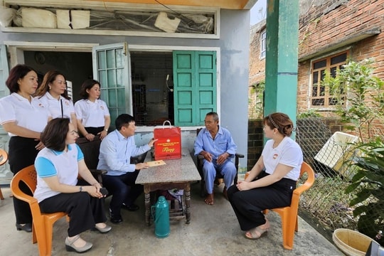 Những món quà ý nghĩa, trao tận tay, ấm lòng người dân Gia Lai