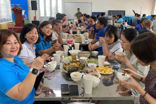 “Bữa cơm Công đoàn” chăm sóc thiết thực đời sống đoàn viên