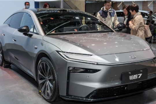 Toyota bZ7 ra mắt Châu Á: Sedan điện có tầm hoạt động 710 km/sạc