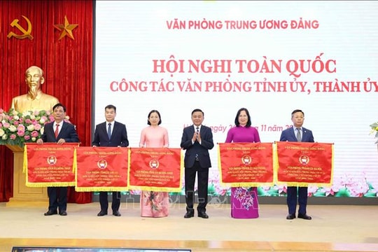 Thường trực Ban Bí thư Trần Cẩm Tú dự Hội nghị toàn quốc công tác Văn phòng tỉnh ủy, thành ủy năm 2025