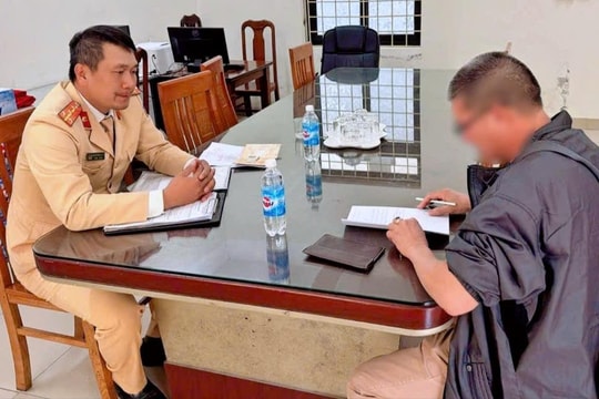 Hà Nội: Không nhường đường cho xe ưu tiên, tài xế bị trừ 4 điểm giấy phép lái xe