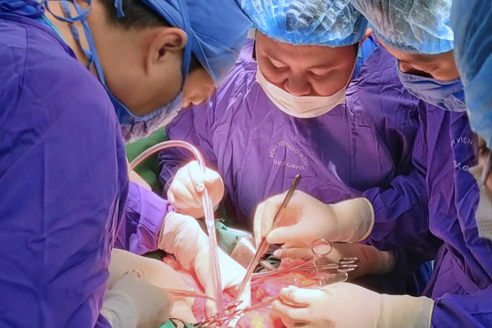 BV Hữu Nghị cứu sống người bệnh phình động mạch chủ và ung thư cùng lúc