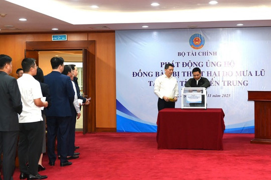 Bộ Tài chính quyên góp 3,5 tỷ đồng ủng hộ đồng bào miền Trung, Tây Nguyên bị thiệt hại do mưa lũ