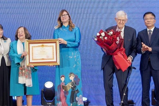 UNICEF nhận Bằng khen của Thủ tướng tại lễ kỷ niệm 50 năm hợp tác