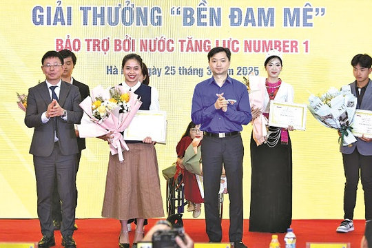 Giữa mây trắng Tủa Chùa, cô gái thắp lửa đam mê cho giấc mơ trà Shan tuyết Việt Nam