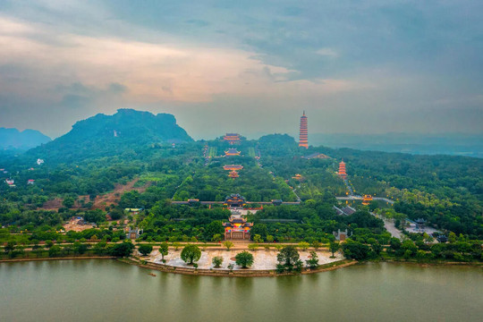 Du lịch Ninh Bình khởi sắc, hướng tới ngành kinh tế mũi nhọn