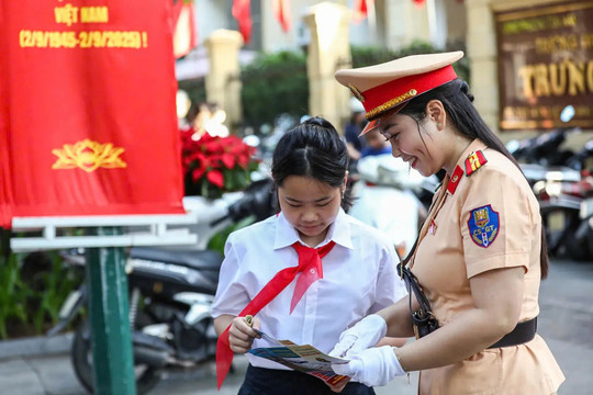 Từ kinh nghiệm thế giới, Hà Nội cần làm gì để nhân rộng cổng trường an toàn?