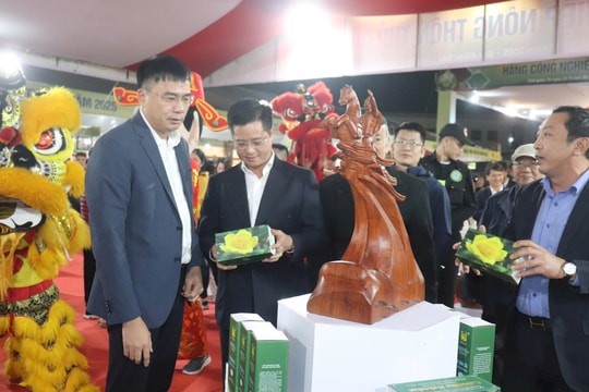 Hà Nội: Khai mạc hội chợ hàng công nghiệp nông thôn 2025