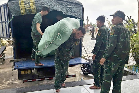 Những chuyến xe nghĩa tình xuyên đêm đến với đồng bào Gia Lai