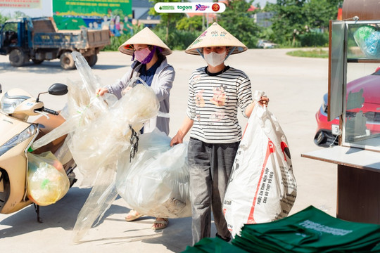 Đổi túi ni-lông lấy túi vải, gieo xanh, giữ lành