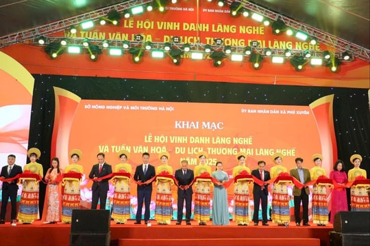 Phú Xuyên khai mạc “Lễ hội vinh danh làng nghề và Tuần văn hóa - du lịch, thương mại làng nghề 2025”
