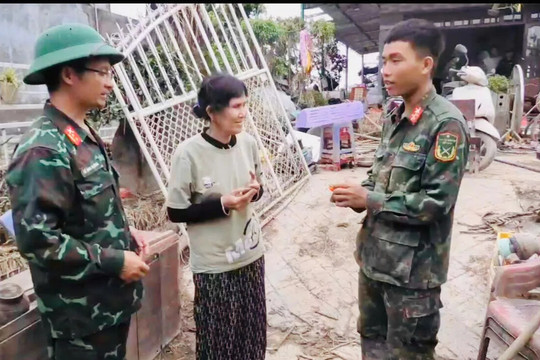 Thượng sĩ Quân đoàn 34 nhặt được và trả lại tiền, vàng cho dân sau lũ