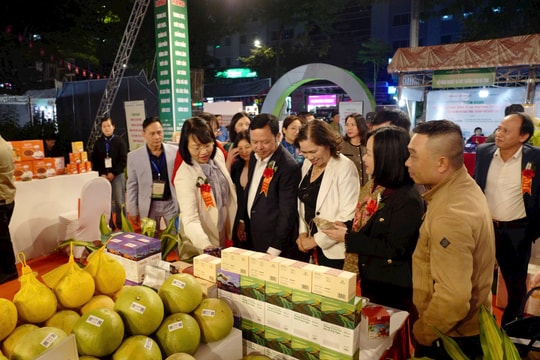 Tuần hàng trưng bày, giới thiệu sản phẩm nông, lâm, thủy sản an toàn tại phường Kim Liên