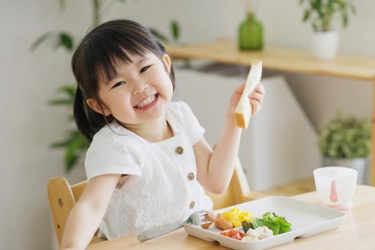 Trẻ biếng ăn: Dùng Vinamilk Probi Cam hằng ngày có hỗ trợ con ăn ngon?
