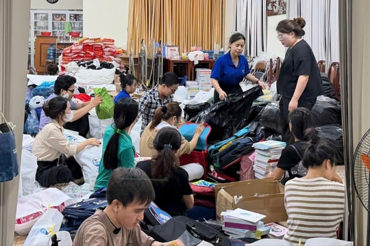 Tuổi trẻ TP Hồ Chí Minh chung tay hỗ trợ học sinh Khánh Hòa khắc phục hậu quả lũ lụt