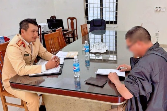Trừ 4 điểm bằng lái vì không nhường đường xe ưu tiên, bài học về ý thức và pháp luật giao thông