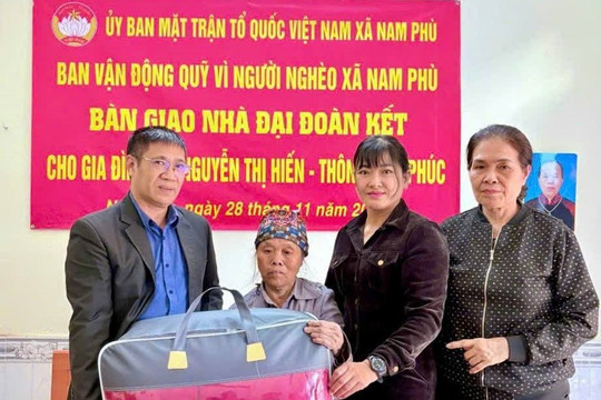 Xã Nam Phù bàn giao nhà "Đại đoàn kết" cho gia đình có hoàn cảnh khó khăn