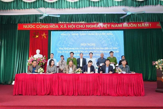 Xã Phù Đổng ký giao ước thi đua làm sạch dữ liệu giấy phép lái xe