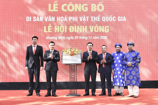 Khương Đình đón Bằng Di sản Lễ hội Đình Vòng