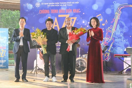 Cha con NSƯT Quyền Văn Minh mở màn dự án “Âm nhạc cuối tuần” bên hồ Hoàn Kiếm