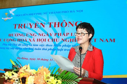 Hội LHPN Hà Nội truyền thông hưởng ứng Ngày Pháp luật Việt Nam