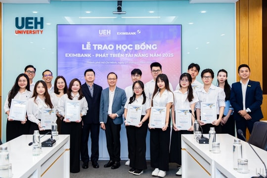 Eximbank trao học bổng cho sinh viên Đại học Kinh tế TP Hồ Chí Minh