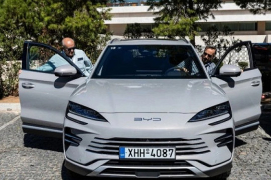 Doanh số tháng 10/2025 của BYD cao cấp 3 lần Tesla